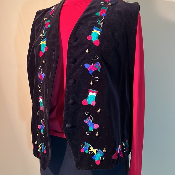 Karen Scott. Christmas Black Velvet Vest - Picture 5 of 7